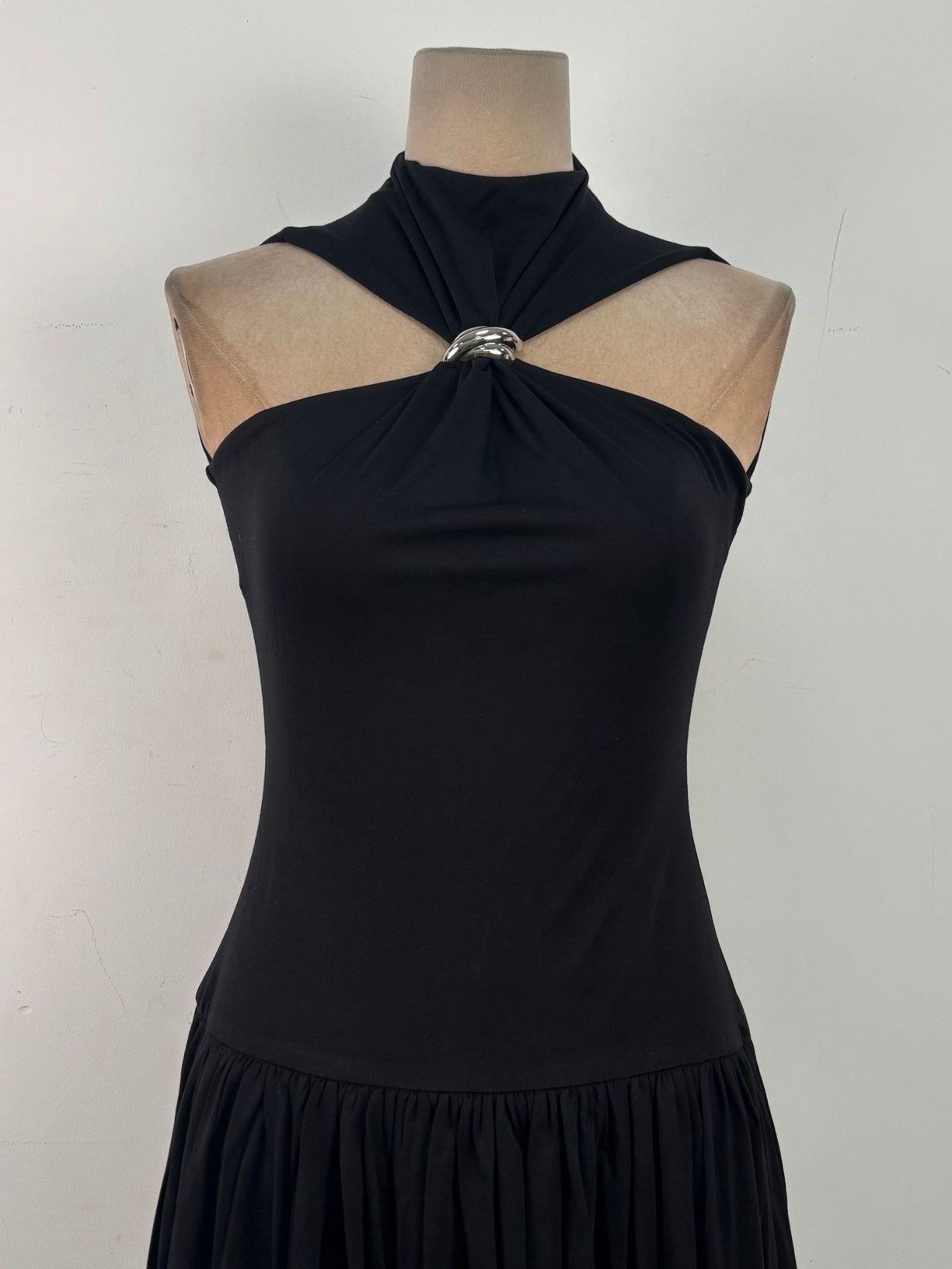 Vestido largo elegante. - Imagen 4