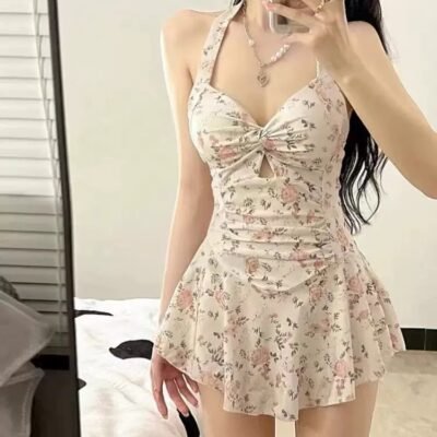 Traje de baño mujer una pieza con falda y cuello halter