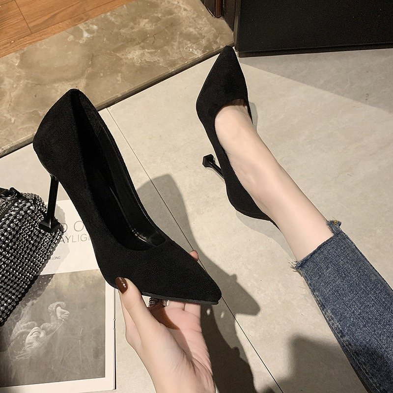 Tacón Stiletto Negro de Punta Fina con Tacón Esculpido - Imagen 8