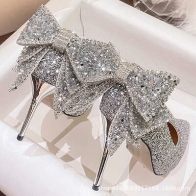 Tacones de Punta con Lazo Brillante